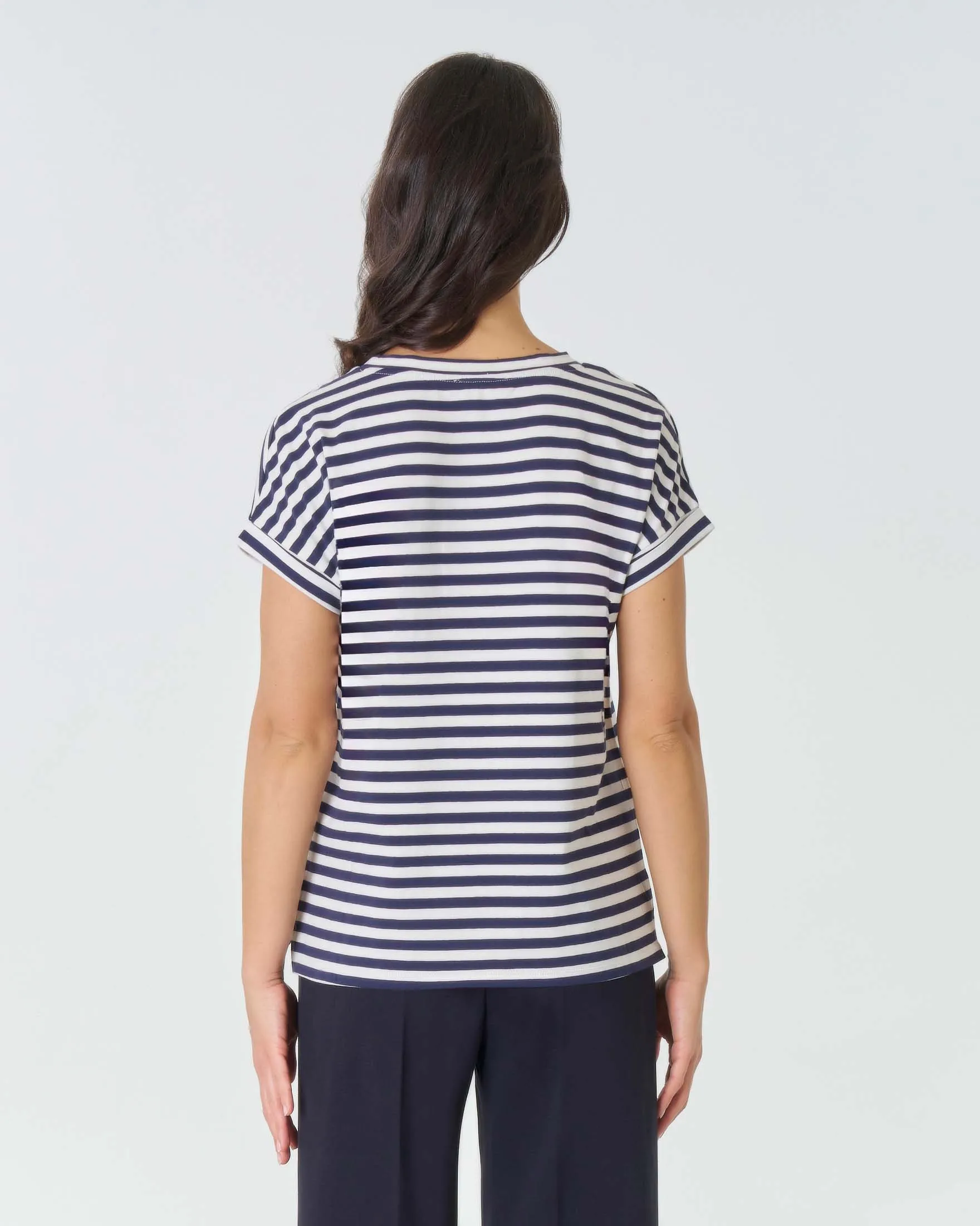 T-shirt blu in cotone a righe color avorio con maniche ad aletta